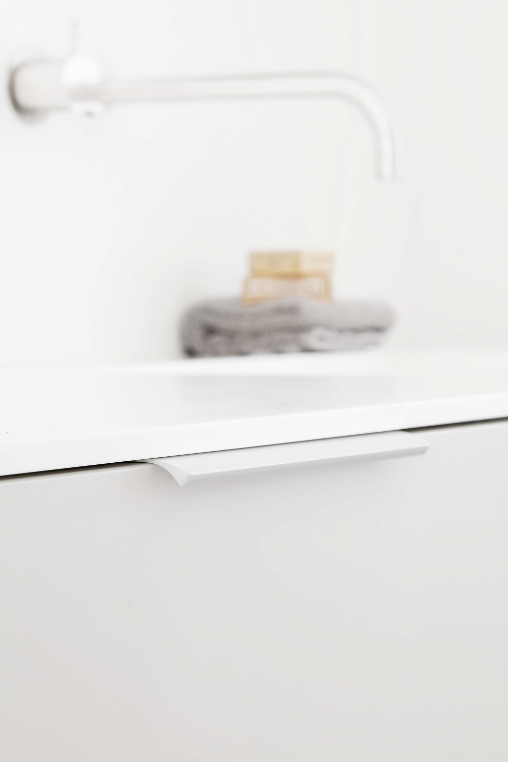 Glossy White Textured "Edge Straight" Tab Drawer Pulls