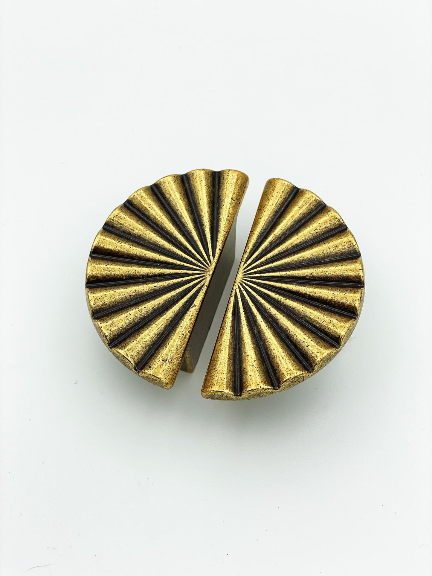 Reeded Antique Brass "Half-Daisy" Round Cabinet Knob - Euro • Knobs