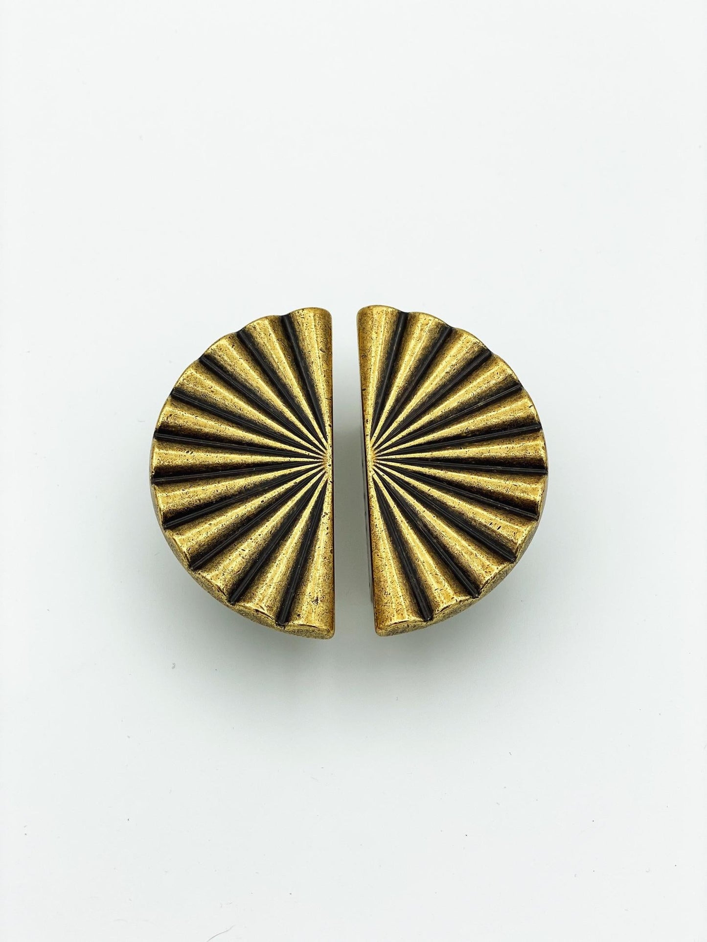 Reeded Antique Brass "Half-Daisy" Round Cabinet Knob - Euro • Knobs