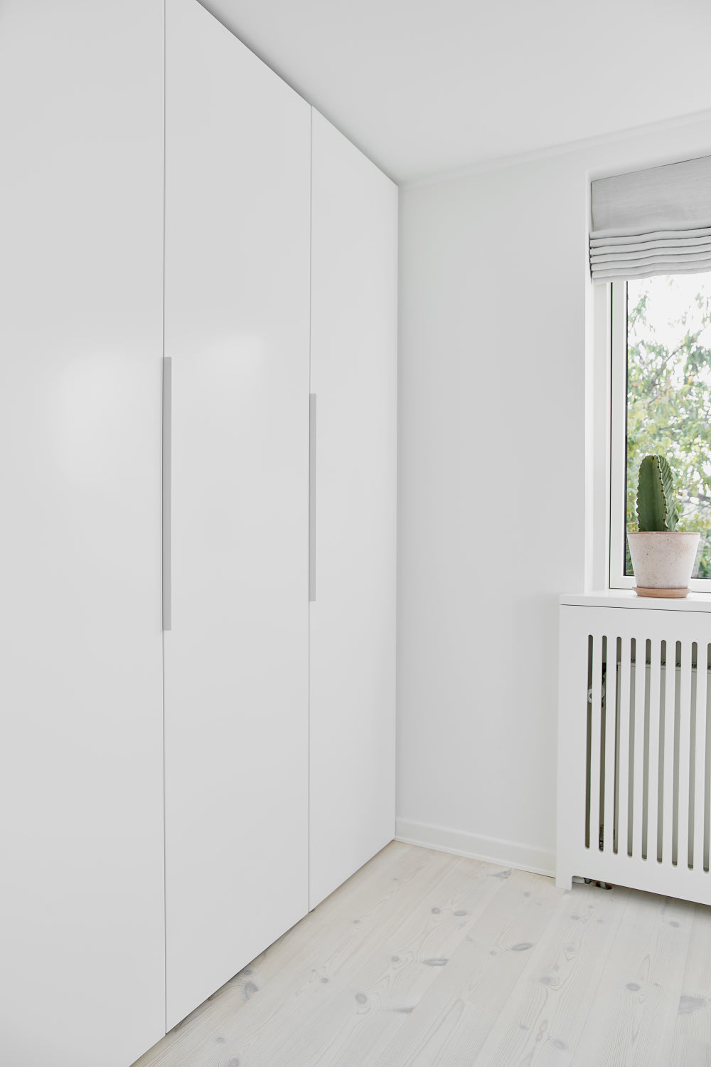 Glossy White Textured "Edge Straight" Tab Drawer Pulls